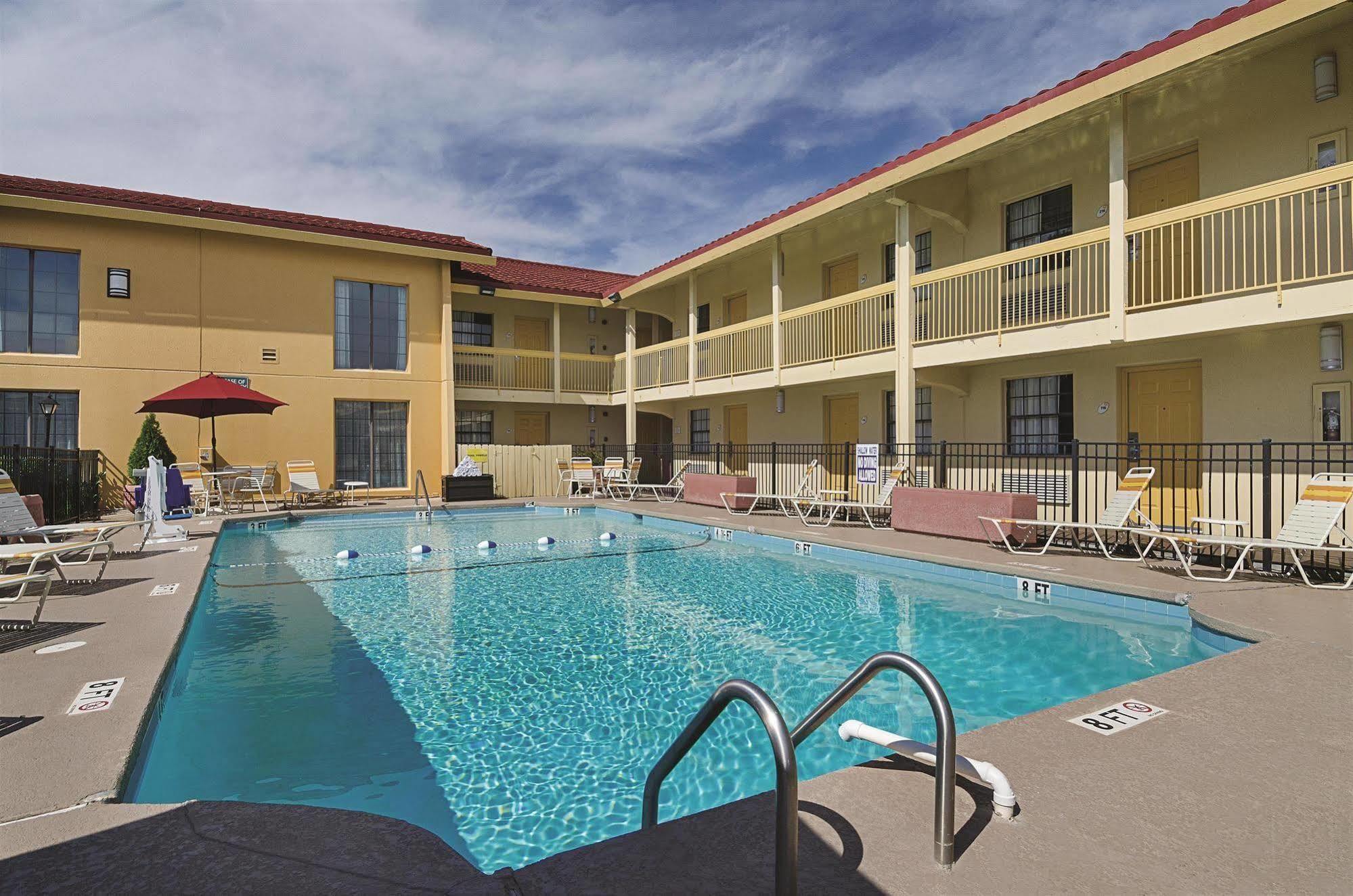 Baymont By Wyndham Greenville Woodruff Rd Kültér fotó